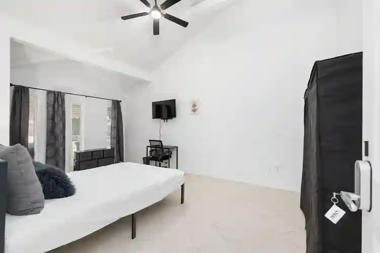 6 BR in Houston