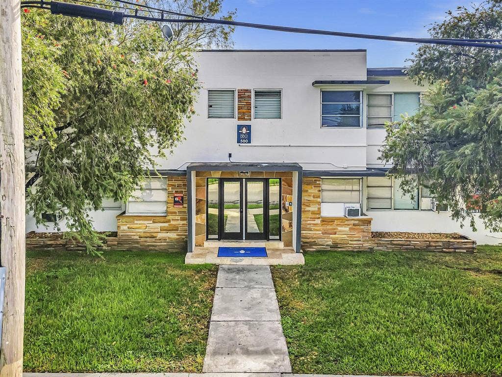 2 BR in Miami