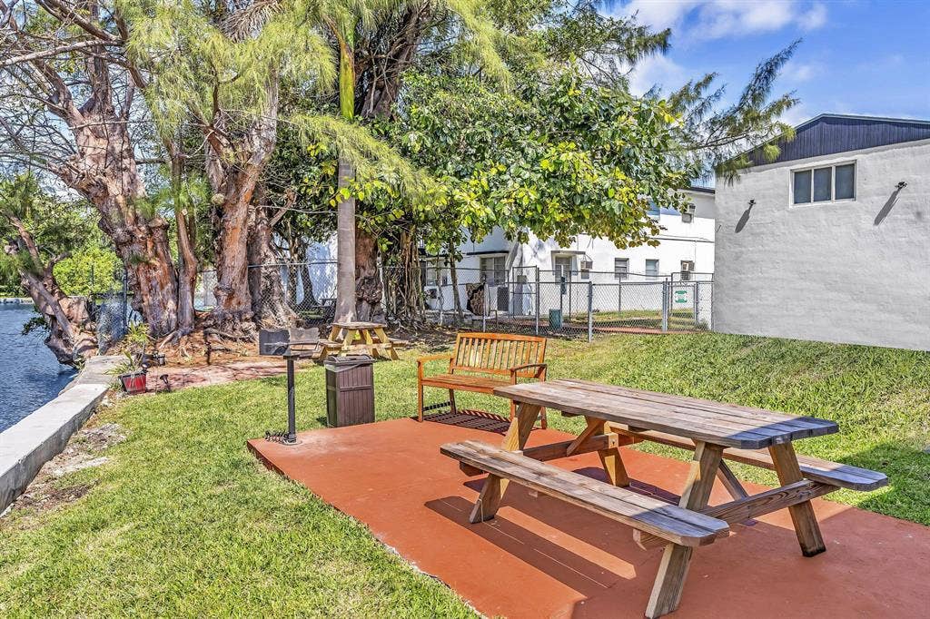 2 BR in Miami