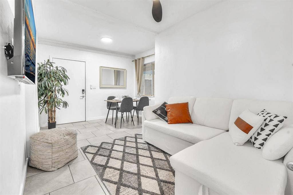 2 BR in Miami
