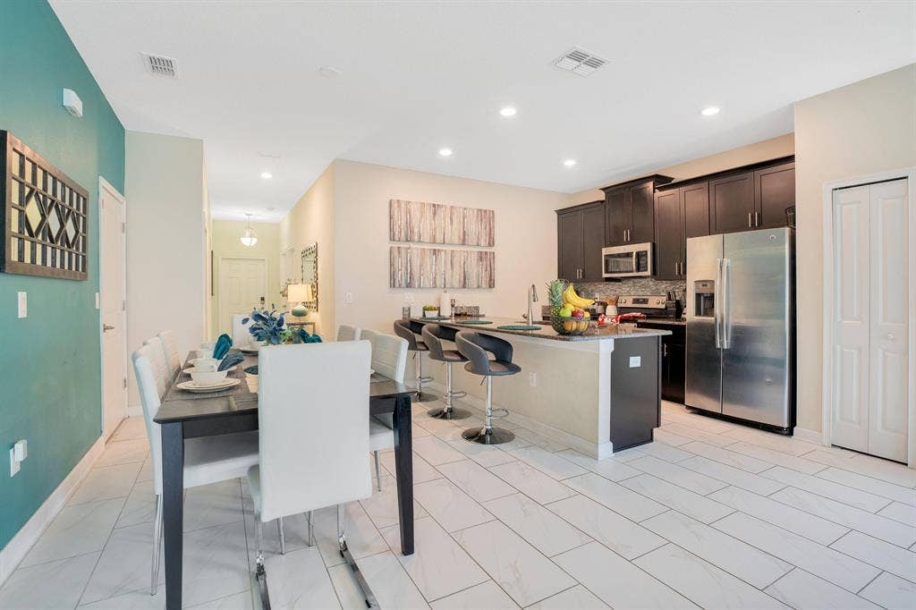3 BR in Davenport