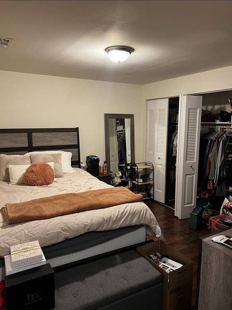 Private room, bathroom + office