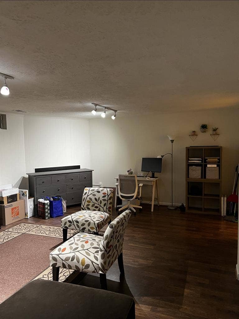 Private room, bathroom + office