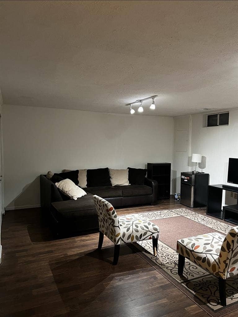 Private room, bathroom + office