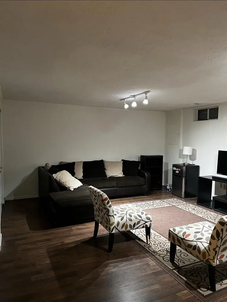 Private room, bathroom + office