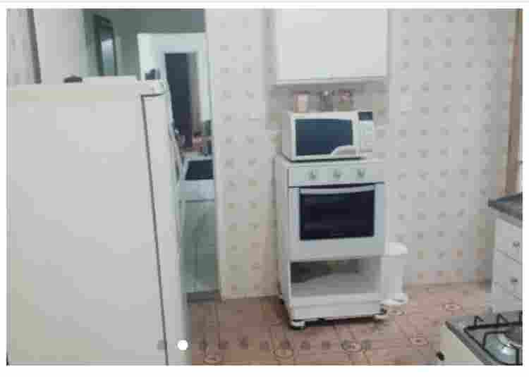 Quarto simples metrô para inglesa