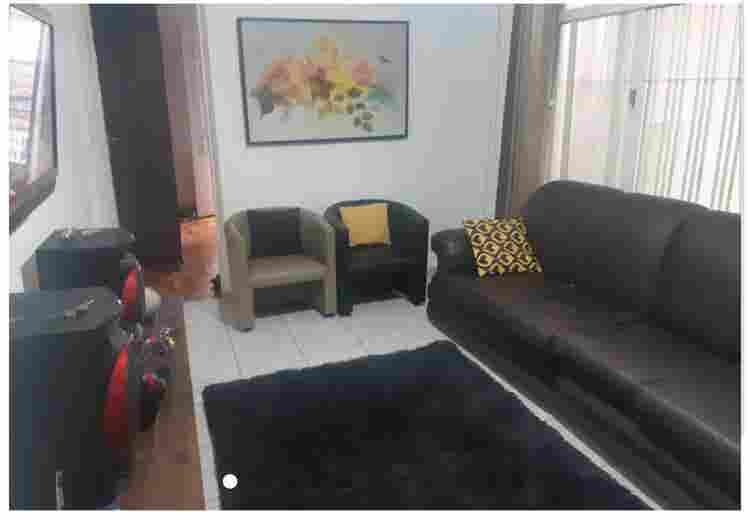 Quarto simples metrô para inglesa