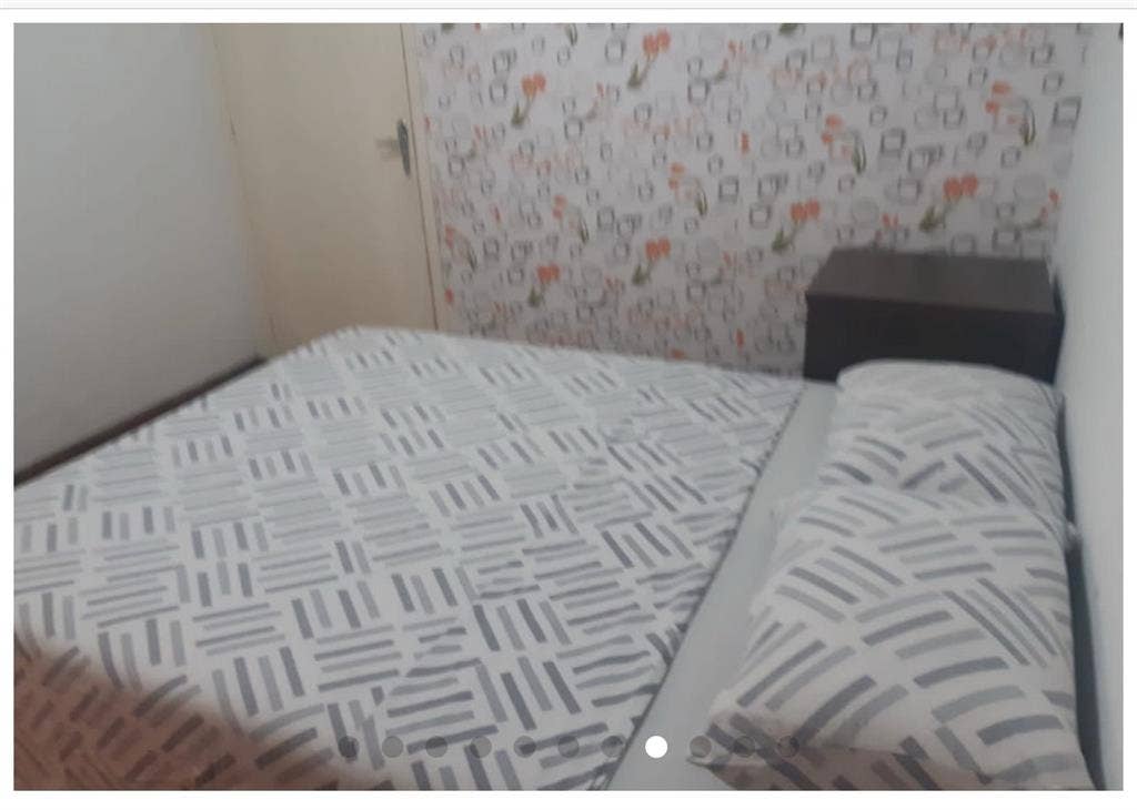 Quarto simples metrô para inglesa