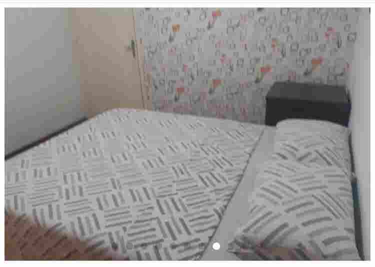 Quarto simples metrô para inglesa