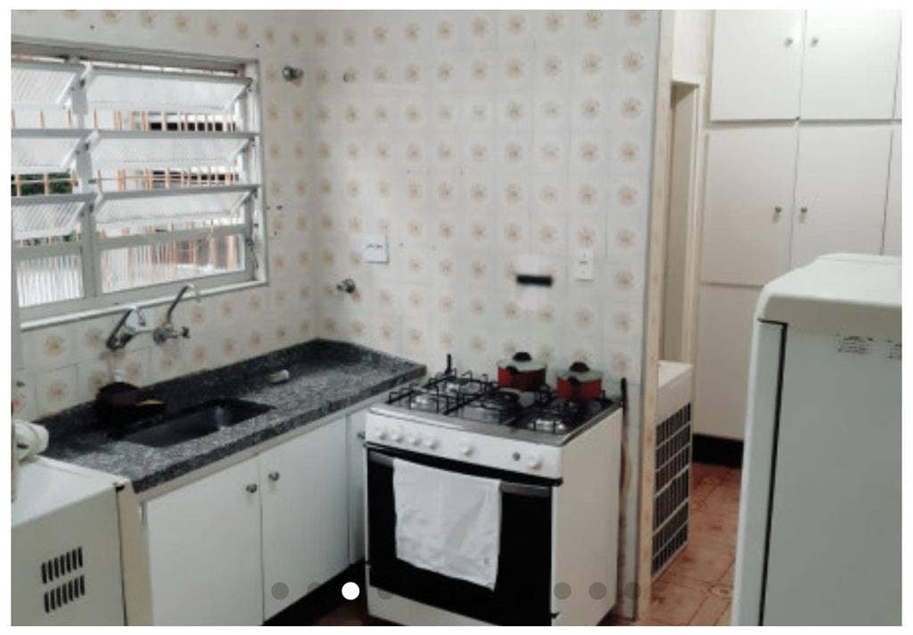 Quarto simples metrô para inglesa