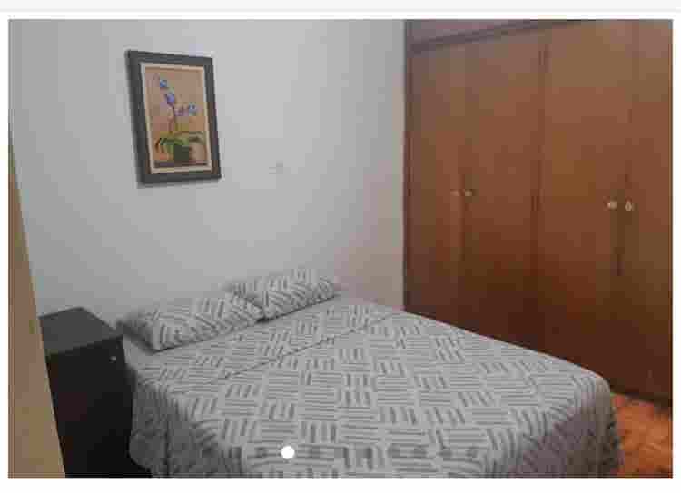 Quarto simples metrô para inglesa