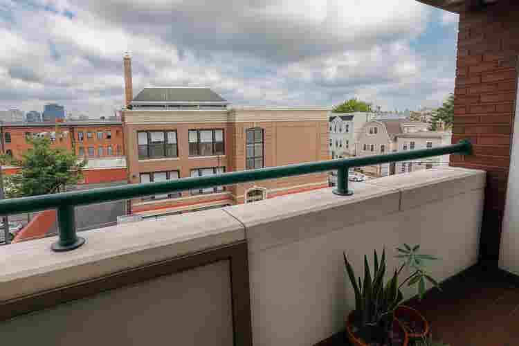 Spacious Room w/ Balcony & Garage