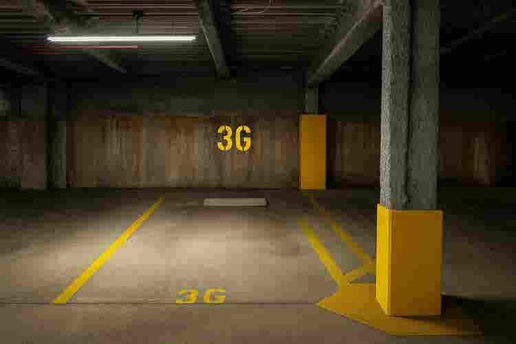 Spacious Room w/ Balcony & Garage