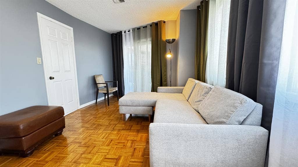 Spacious Room w/ Balcony & Garage