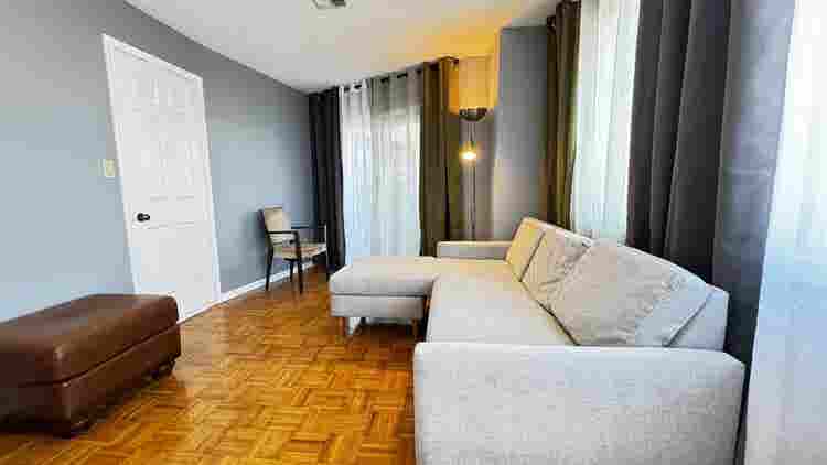 Spacious Room w/ Balcony & Garage