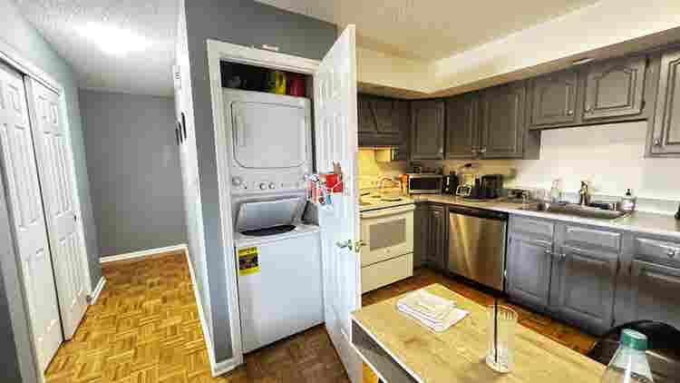Spacious Room w/ Balcony & Garage