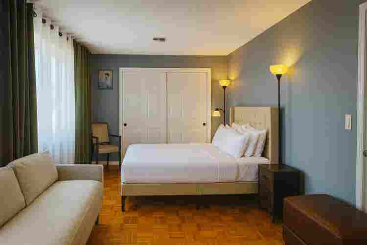 Spacious Room w/ Balcony & Garage