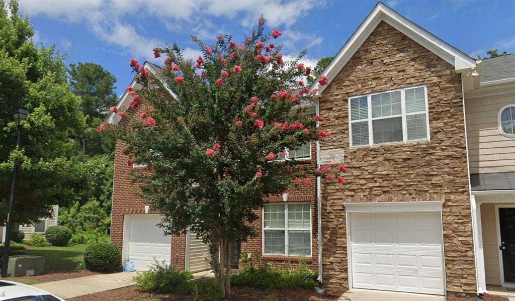 5 BR in Morrisville