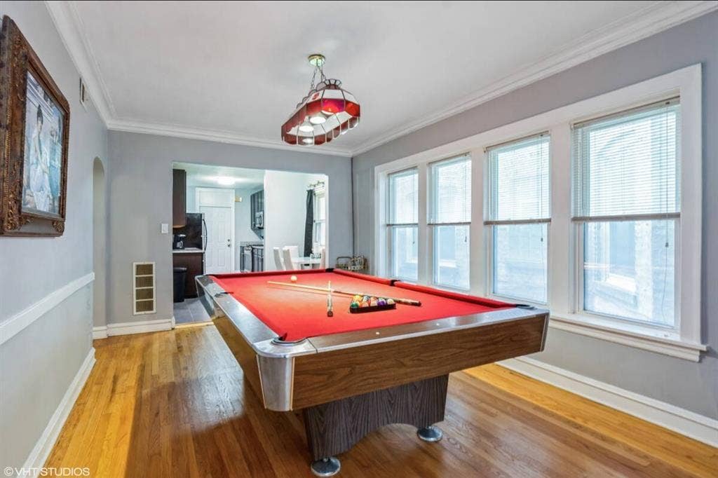 Own room clean place pool table