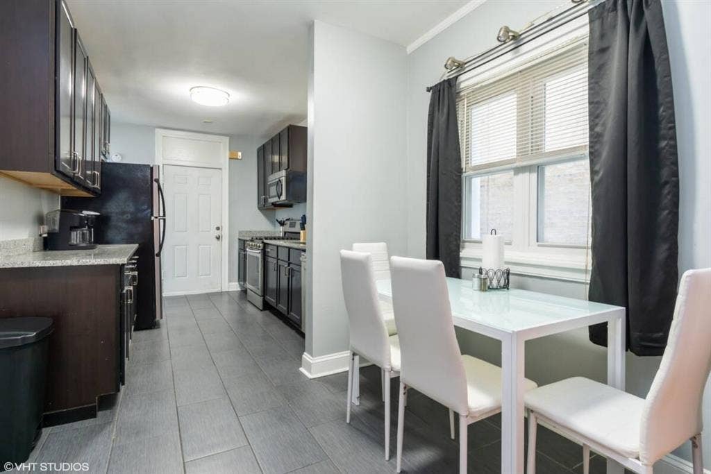 Own room clean place pool table