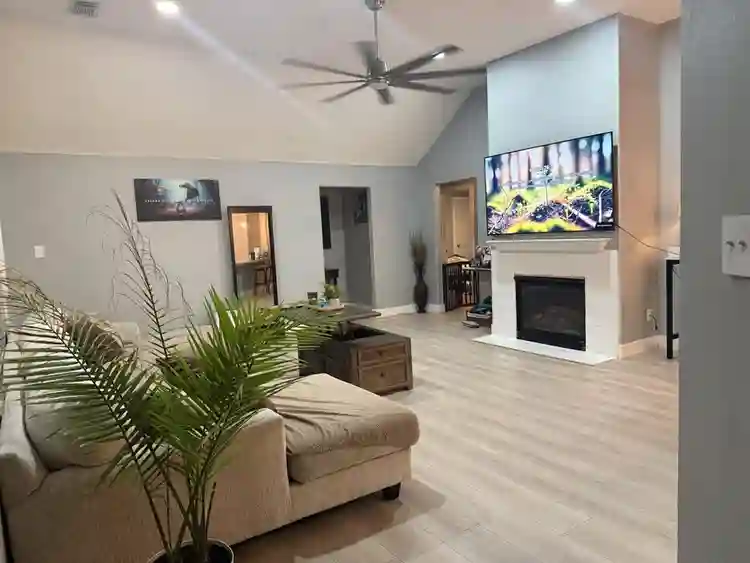 Master bedroom Utilities included!