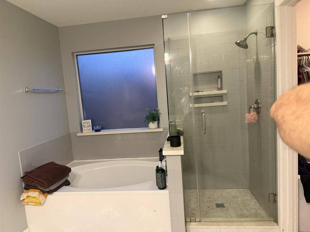 Master bedroom Utilities included!