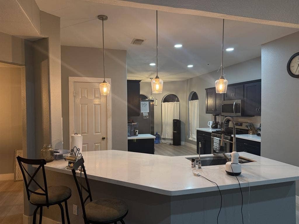 Master bedroom Utilities included!