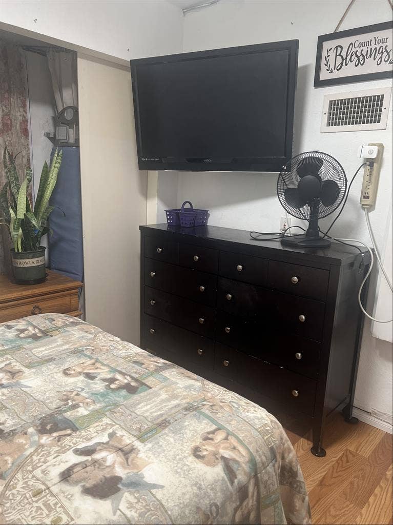 Fully furnished, all inclusive .