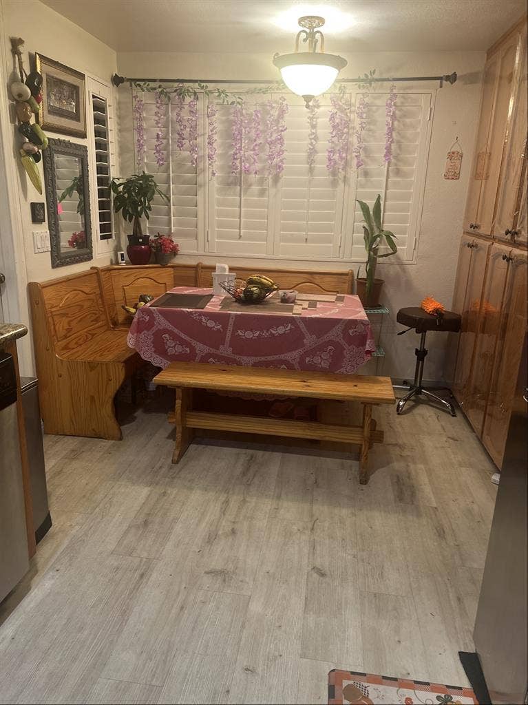 Fully furnished, all inclusive .