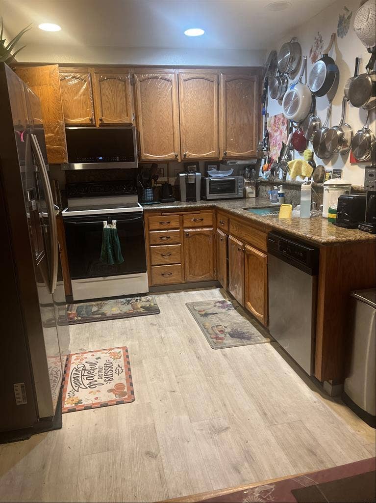 Fully furnished, all inclusive .