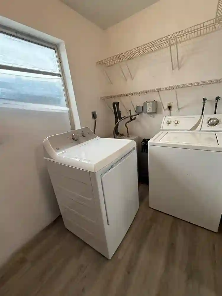 2 BR in Hollywood
