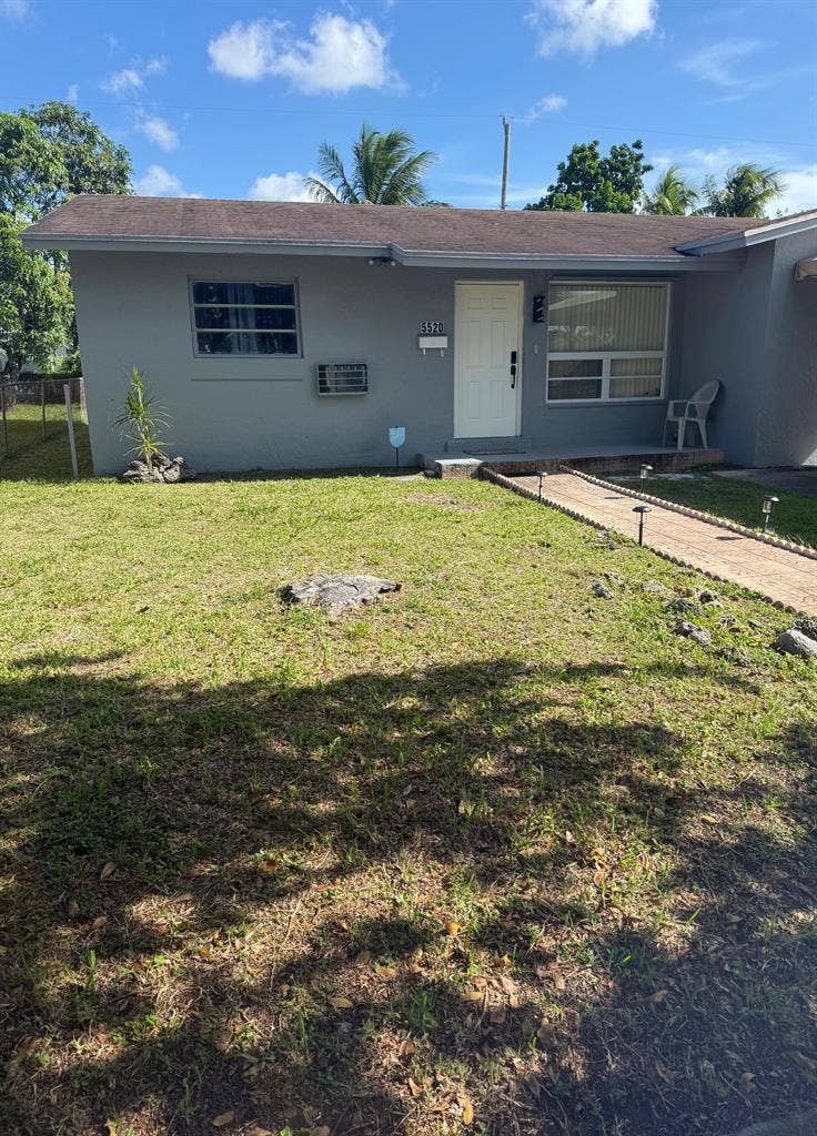 2 BR in Hollywood