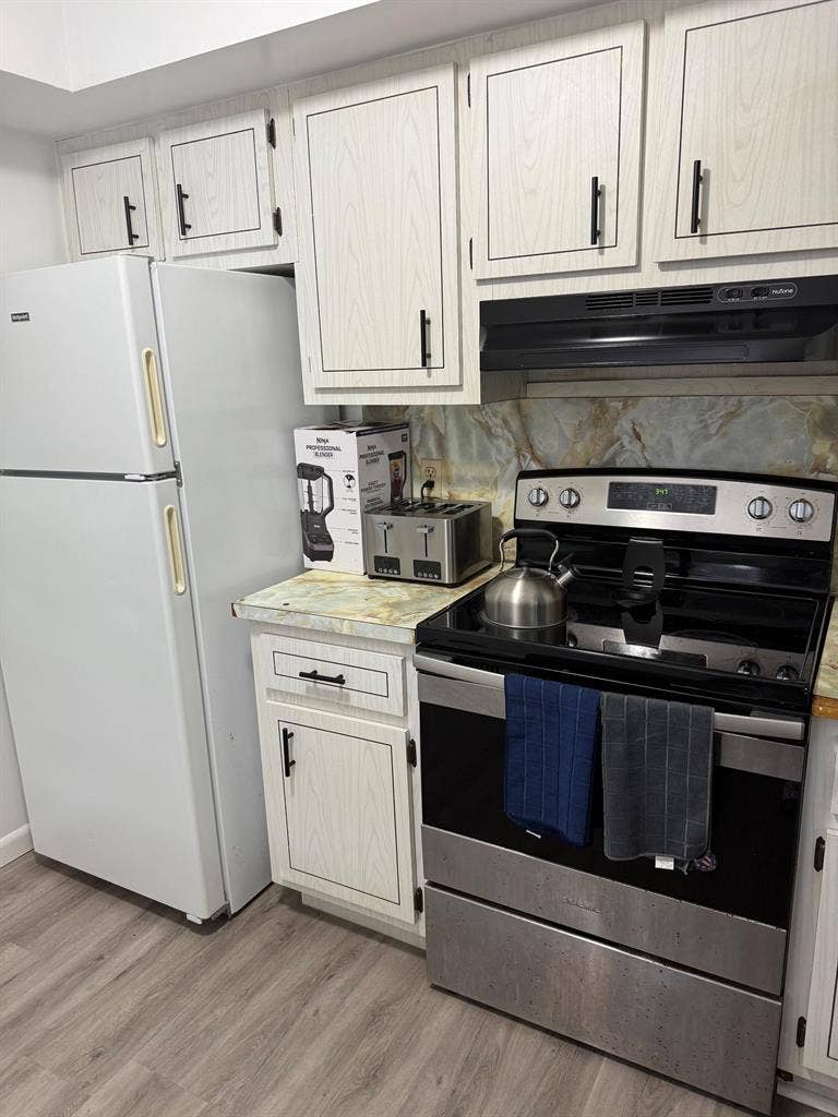 2 BR in Hollywood