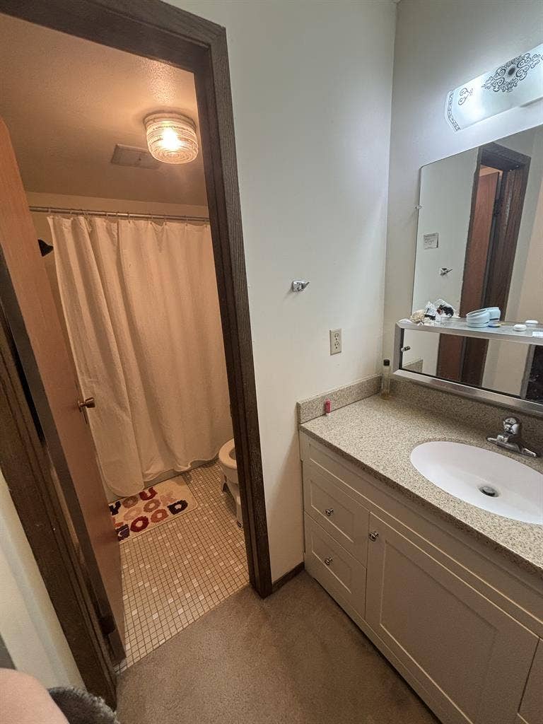Studio Apartment Near Hilldale Mall