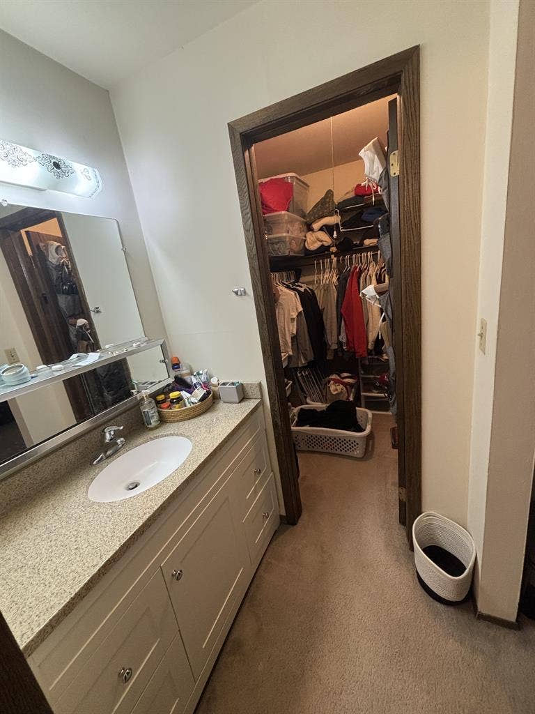 Studio Apartment Near Hilldale Mall