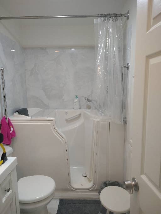 Senior Roommate Wanted