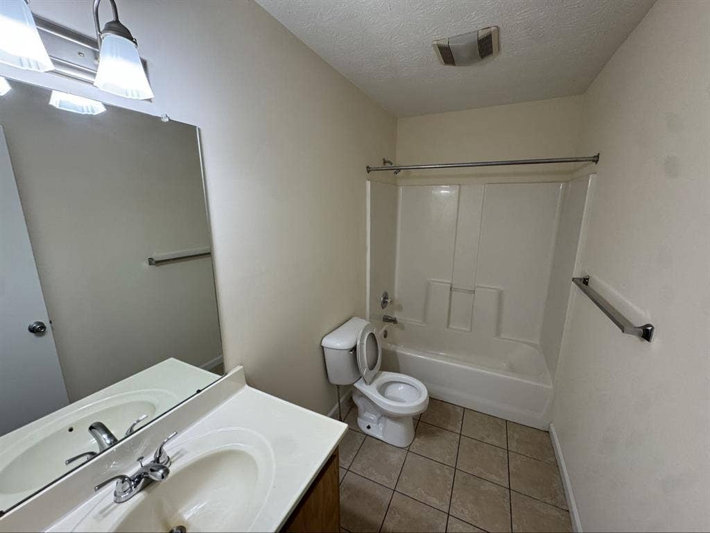 Looking for Roommate by Jan!