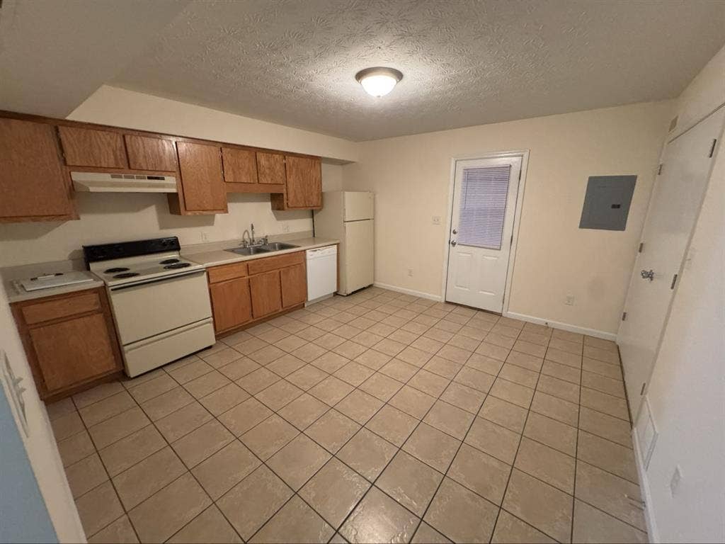 Looking for Roommate by Jan!