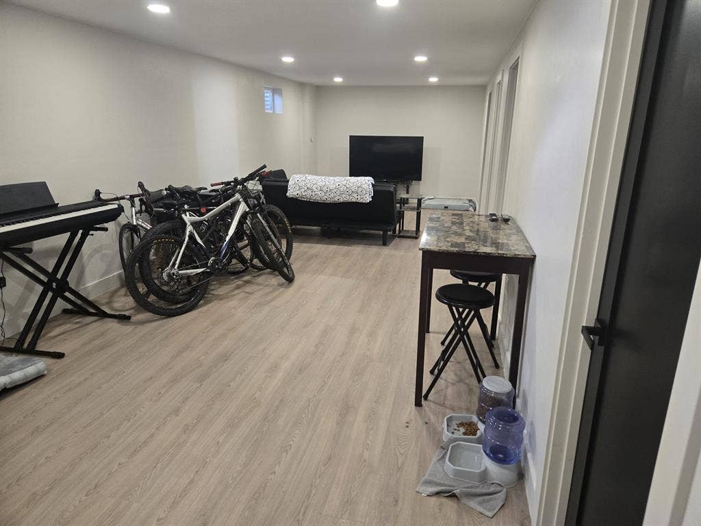 Private room in  house Lakewood