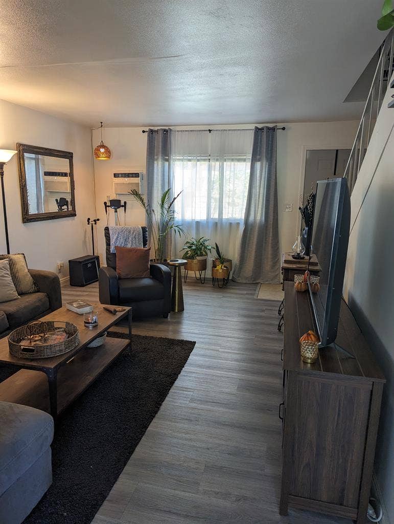 Room Available December