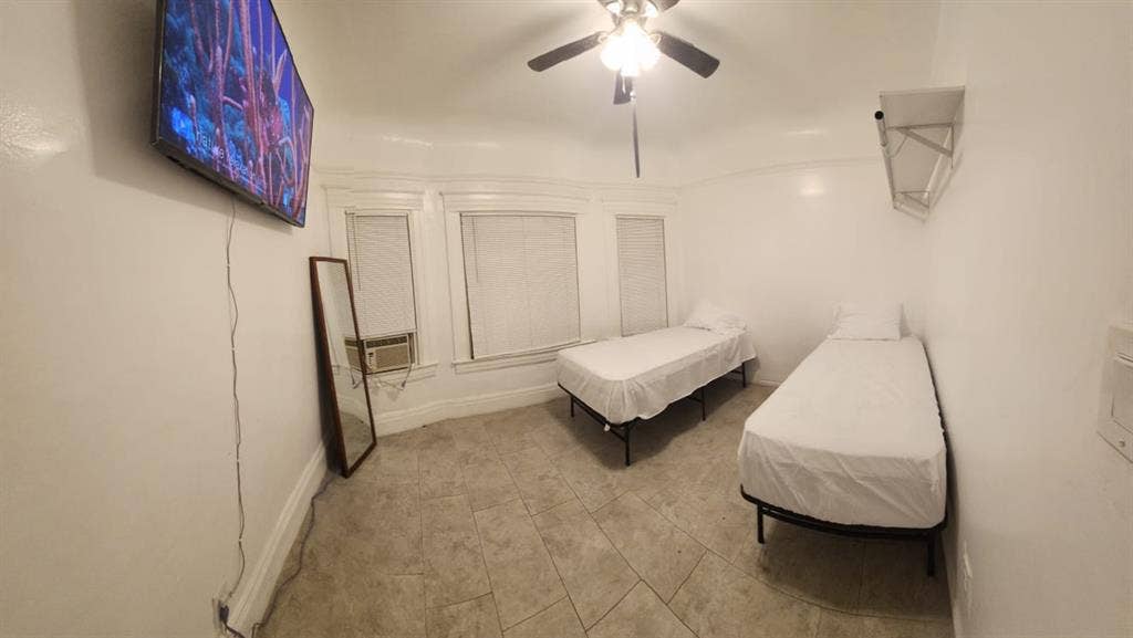 ROOM FOR RENT DTLA