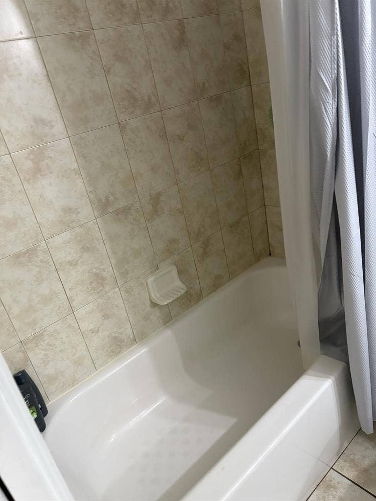 Looking for a Roomate