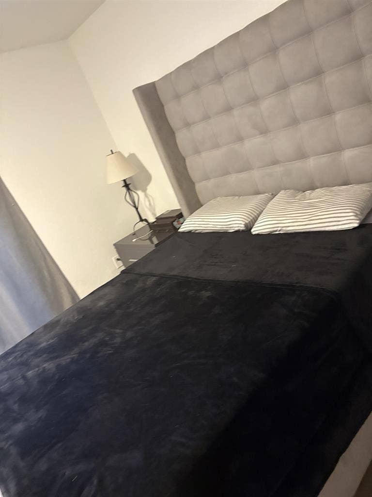 Looking for a Roomate