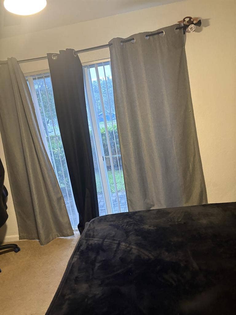 Looking for a Roomate