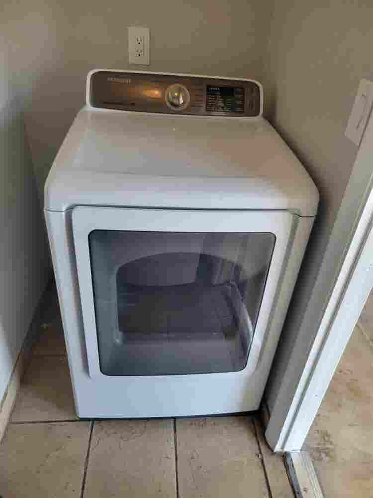 2 Rooms Available–Tempe House $