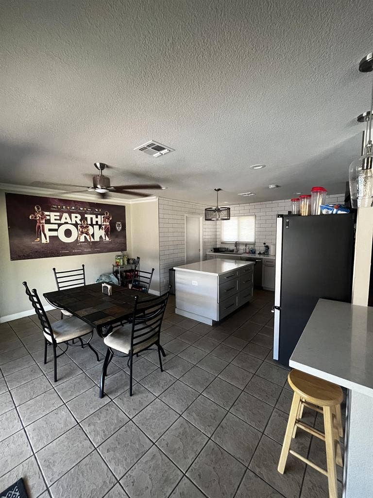 2 Rooms Available–Tempe House $