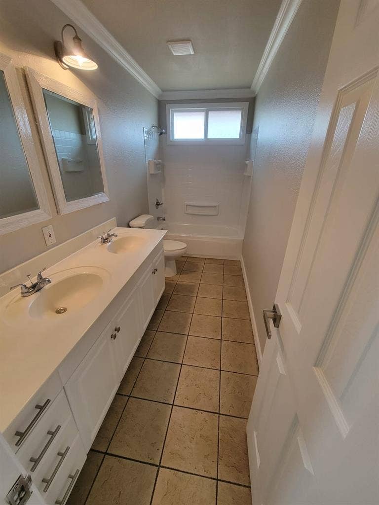 2 Rooms Available–Tempe House $