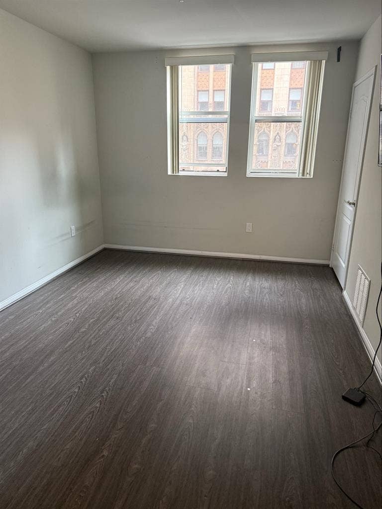 Seeking roommate for prime 
DTLA apt