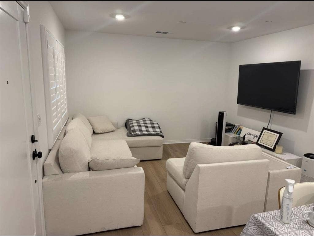 Private room with closet for rent