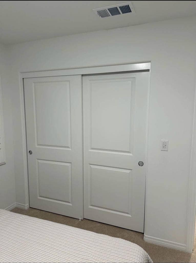 Private room with closet for rent